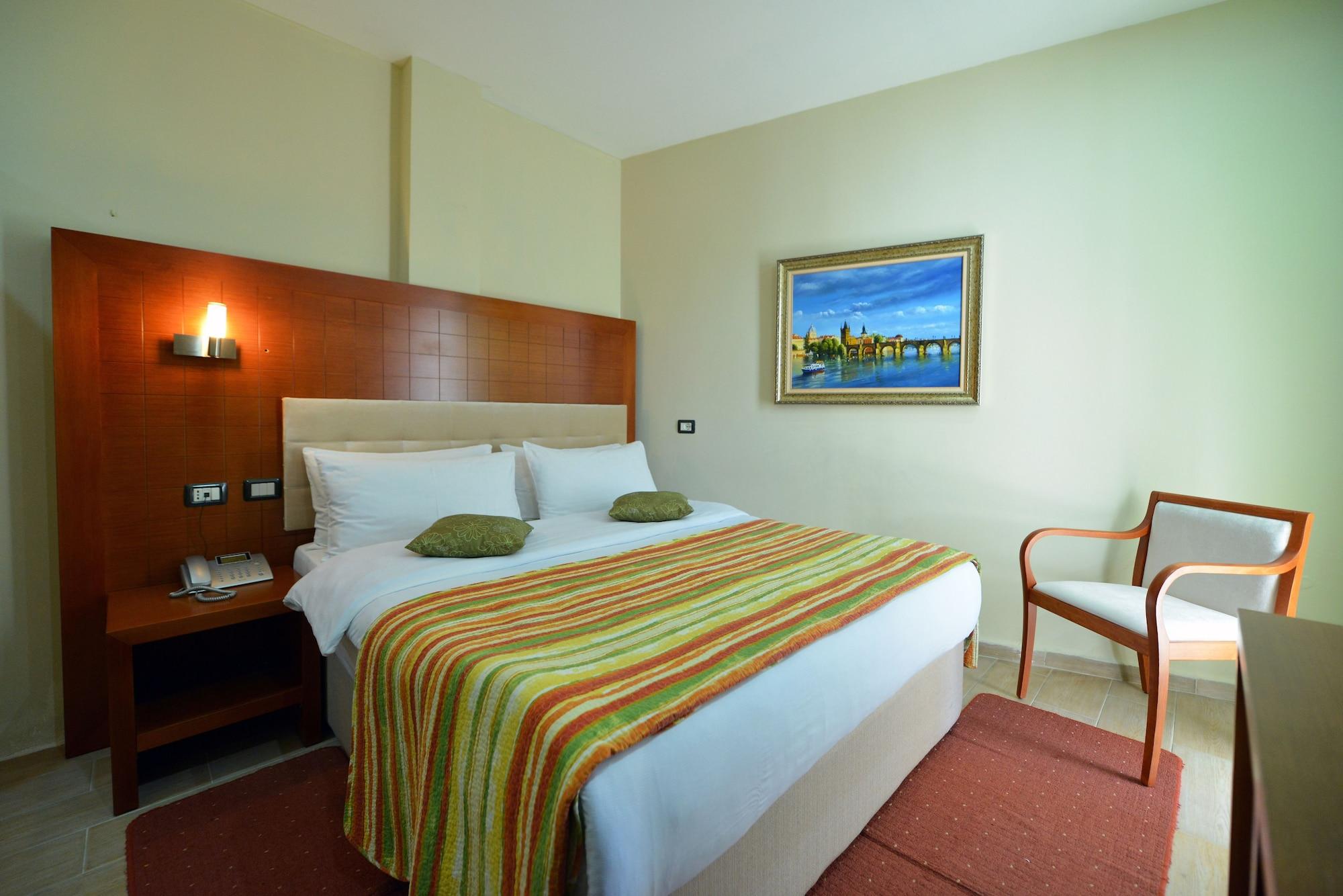 City 5 Hotel Tirana Extérieur photo
