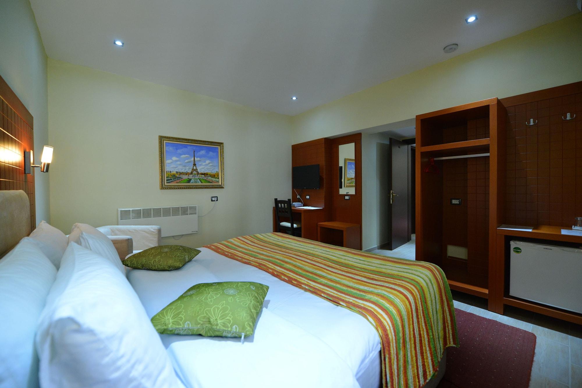 City 5 Hotel Tirana Extérieur photo