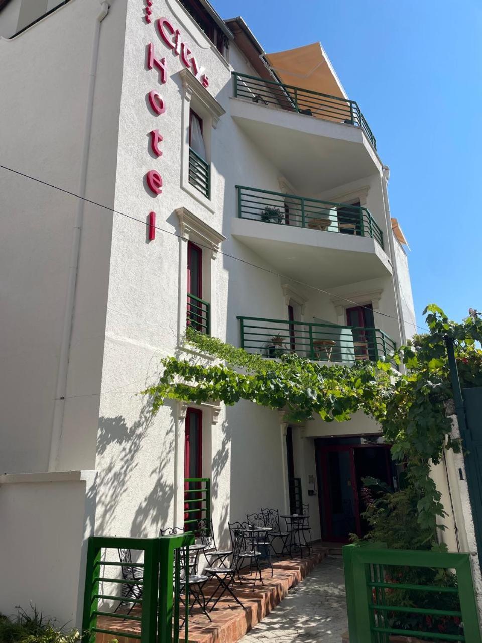 City 5 Hotel Tirana Extérieur photo