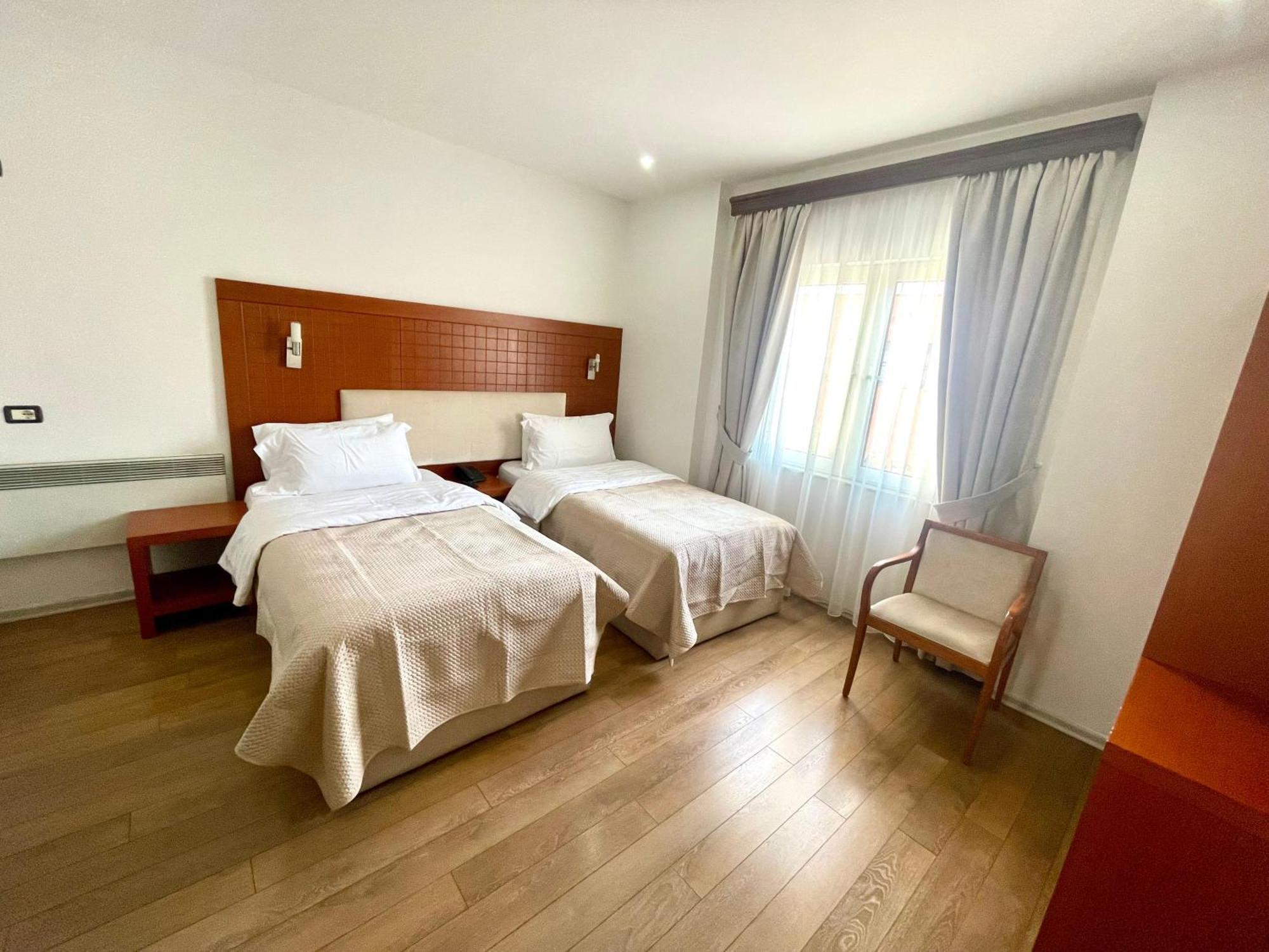 City 5 Hotel Tirana Extérieur photo