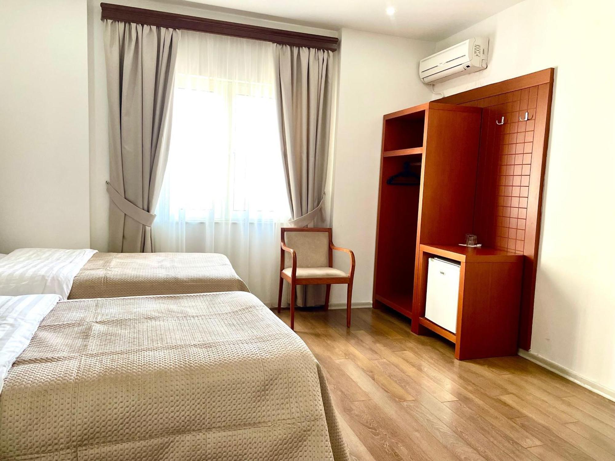 City 5 Hotel Tirana Extérieur photo